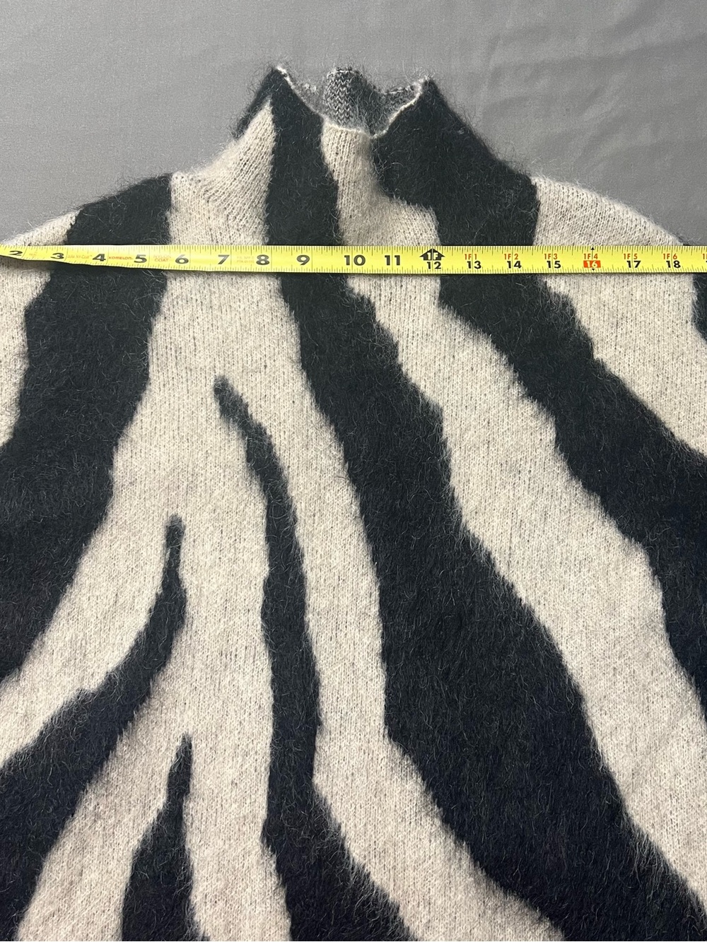 H&M Premium Selection Zebra Print Mohair Blend Mock Neck Sweater XS - Picture 6 of 7